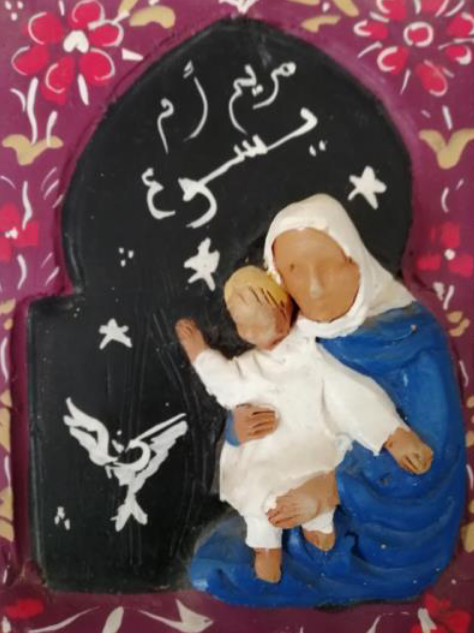 petite statue de Marie et Jésus dans un style marocain