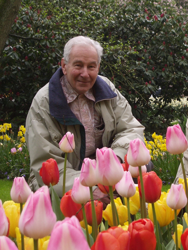 Patrice au milieu d'un parterre de tulipes lors d'une visite au Kökenhoff aux Pays-Bas